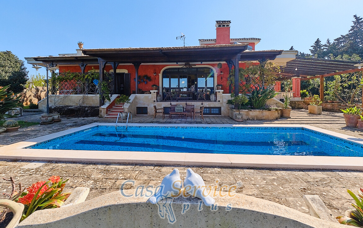 Villa con piscina a Casarano